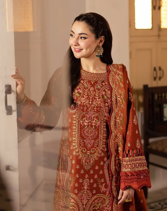 Hania Aamir’s Embroidered Full Sleeve Suit Design